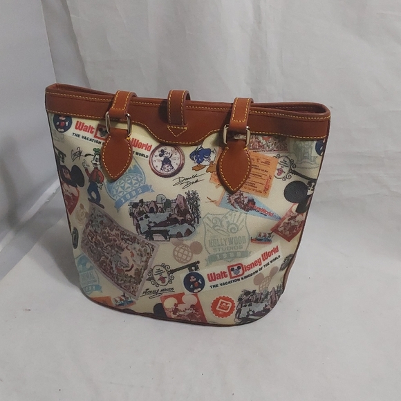 DOONEY &BOURKE WALT DISNEY WORLD 40 YEARS ANNIVERSARY TOTE BAG - Picture 11 of 11